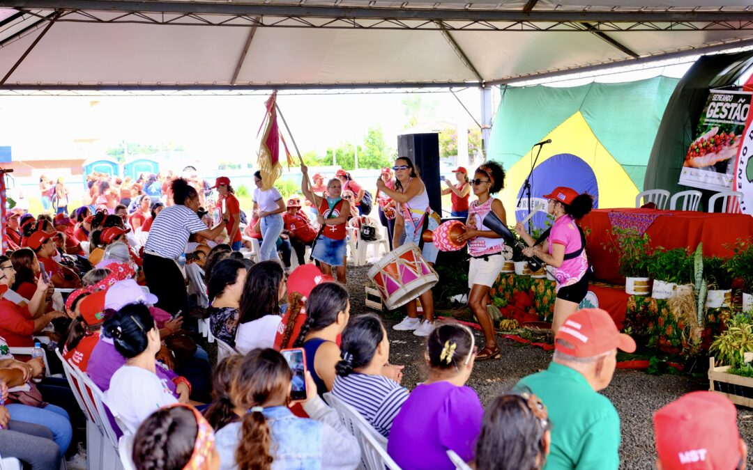 Batuque, formação e luta: Comitê de Cultura promove ação com mulheres do maracatu durante encontro do MST no Paraná